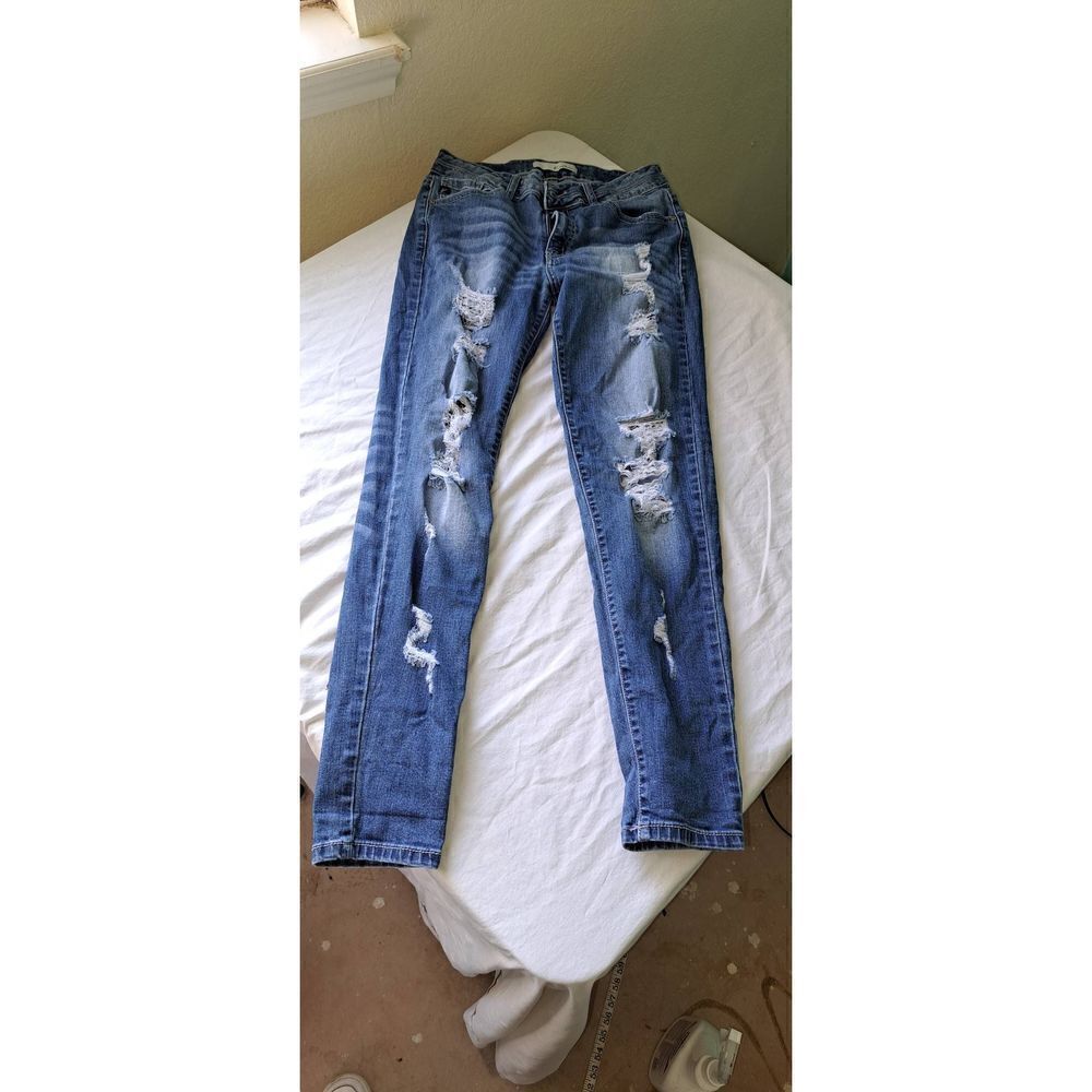 Kancan Womens/ Juniors Midrise Jeans Size 9 /28 Ripped Medium Wash